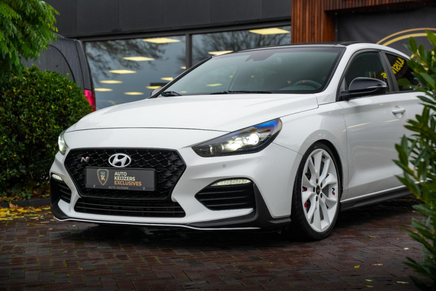 Hyundai i30 Fastback 2.0 T-GDI N1 Panodak Pops And Bangs Navigatie Camera Stoelverw. Alcantara Keyless Stoel Stuurverw.