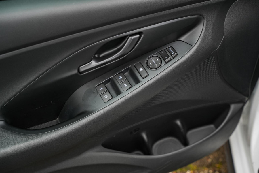 Hyundai i30 Fastback 2.0 T-GDI N1 Panodak Pops And Bangs Navigatie Camera Stoelverw. Alcantara Keyless Stoel Stuurverw.