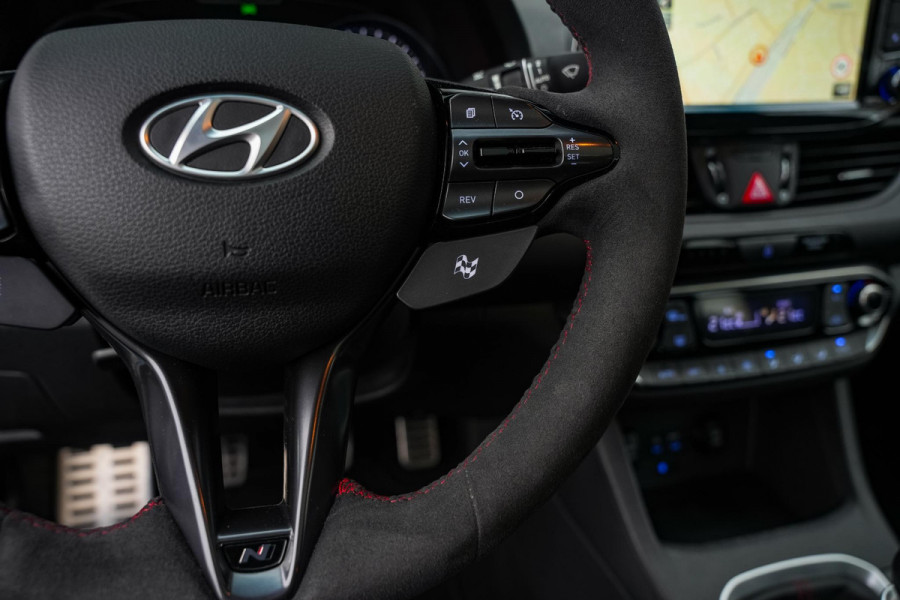 Hyundai i30 Fastback 2.0 T-GDI N1 Panodak Pops And Bangs Navigatie Camera Stoelverw. Alcantara Keyless Stoel Stuurverw.