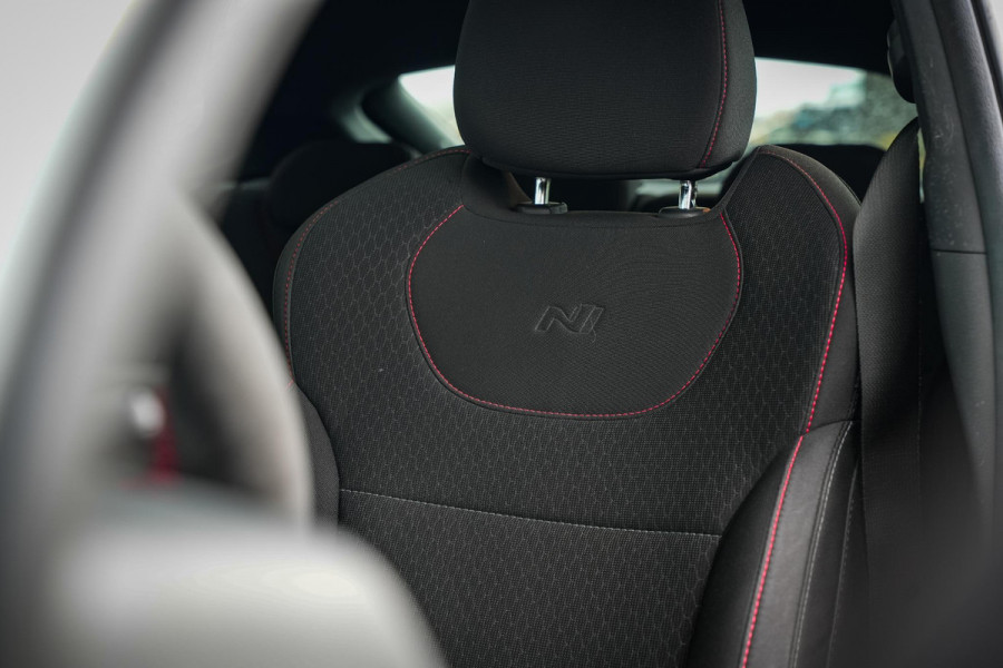 Hyundai i30 Fastback 2.0 T-GDI N1 Panodak Pops And Bangs Navigatie Camera Stoelverw. Alcantara Keyless Stoel Stuurverw.