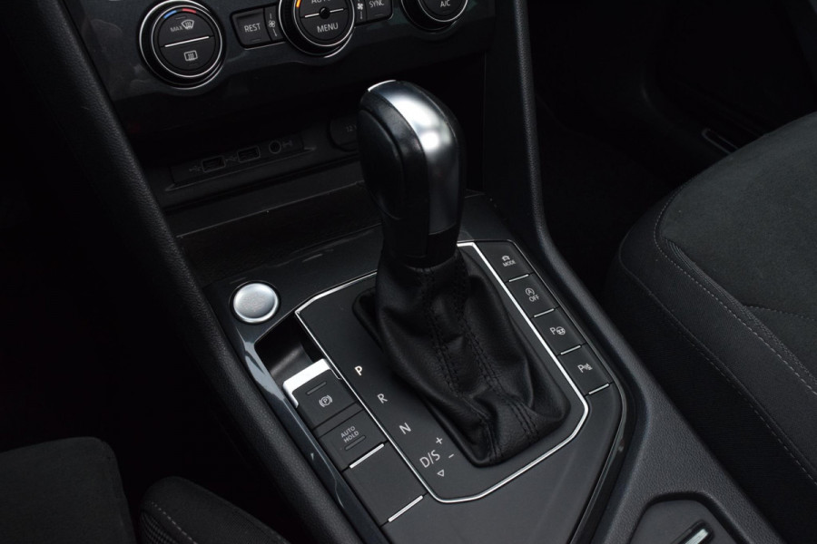 Volkswagen Tiguan 1.5 150pk R-Line|Dak|20"|Cam.|Elek.klep|Trekhk.