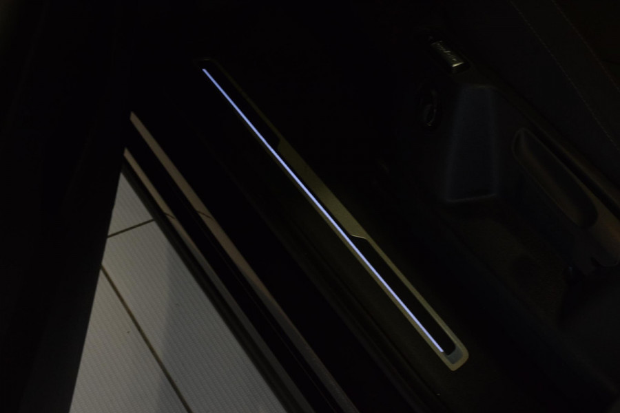 Volkswagen Tiguan 1.5 150pk R-Line|Dak|20"|Cam.|Elek.klep|Trekhk.