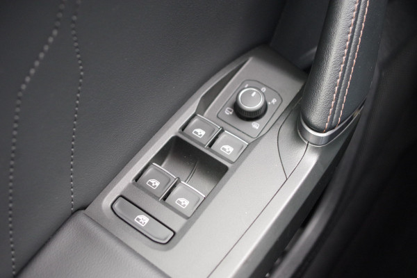 CUPRA Leon Sportstourer 1.4 e-Hybrid 245 PK VZ Adrenaline PHEV, Winterpakket, Carplay, DCC