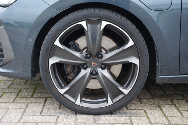 CUPRA Leon Sportstourer 1.4 e-Hybrid 245 PK VZ Adrenaline PHEV, Winterpakket, Carplay, DCC