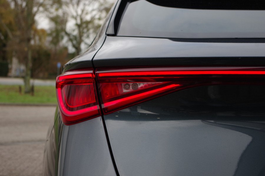 CUPRA Leon Sportstourer 1.4 e-Hybrid 245 PK VZ Adrenaline PHEV, Winterpakket, Carplay, DCC