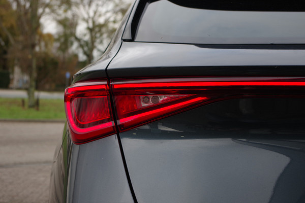 CUPRA Leon Sportstourer 1.4 e-Hybrid 245 PK VZ Adrenaline PHEV, Winterpakket, Carplay, DCC