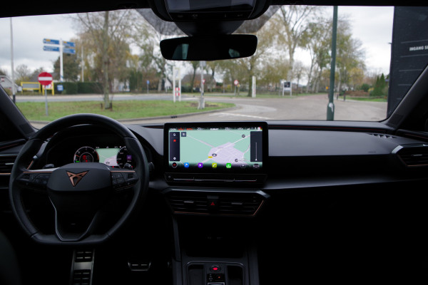 CUPRA Leon Sportstourer 1.4 e-Hybrid 245 PK VZ Adrenaline PHEV, Winterpakket, Carplay, DCC