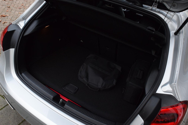 Mercedes-Benz A-Klasse 250 e AMG Line