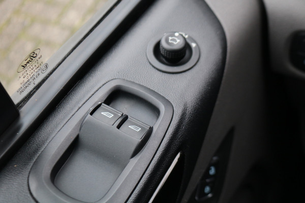 Ford Transit Custom 2.0 TDci 130pk L2 H1 Limited Automaat Airco Navigatie