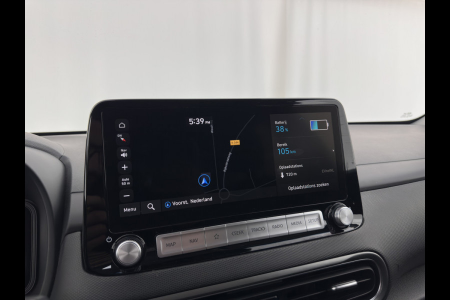 Hyundai Kona EV Fashion 39 kWh [ 3-Fase ] {SOH-100%} (INCL.BTW) NEW MODEL Aut. *HEAD-UP | NAVI-FULLMAP | DIGI-COCKPIT | FULL-LED | KRELL-AUDIO | LANE-ASSIST | KEYLESS | CAMERA | HEAD-UP | SHIFT-PADDLES | DAB | ADAPT.CRUISE | COMFORT-SEATS | 17'