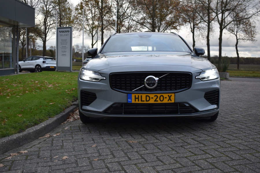 Volvo V60 T6 350PK Plug-in hybrid AWD Plus Dark Trekhaak | H&K | Contour stoelen | 360 Camera | 19"LMV