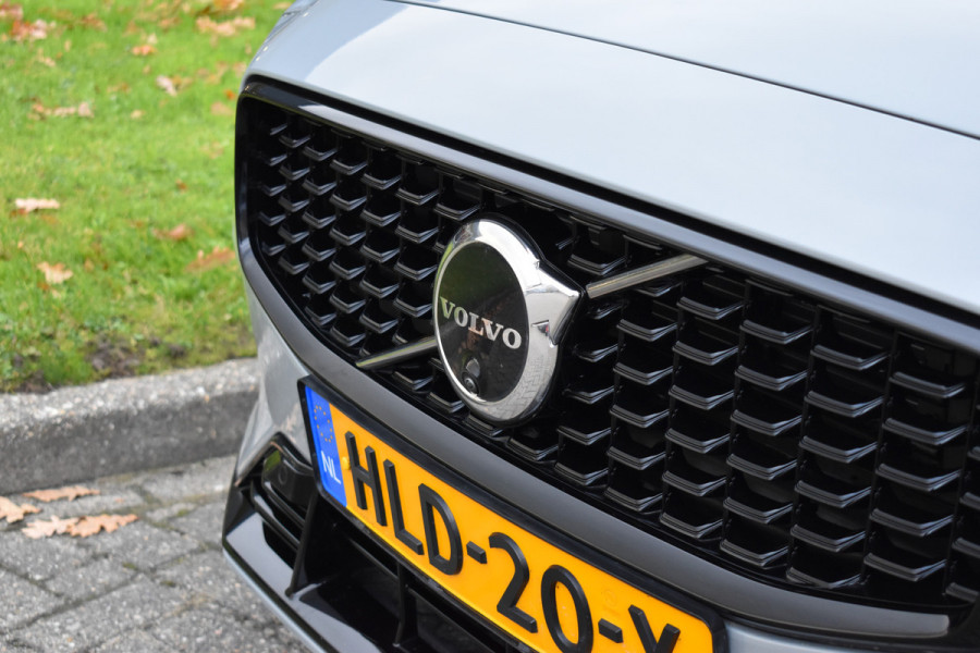 Volvo V60 T6 350PK Plug-in hybrid AWD Plus Dark Trekhaak | H&K | Contour stoelen | 360 Camera | 19"LMV
