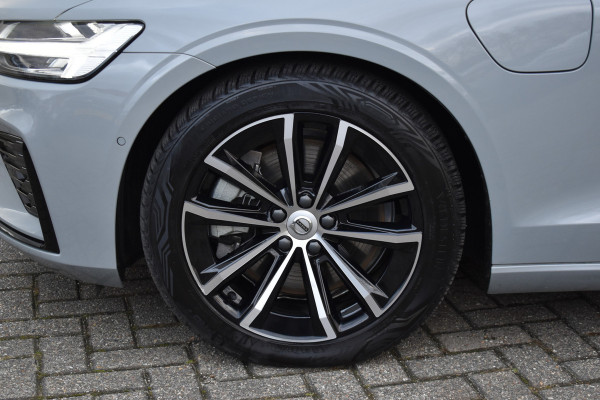 Volvo V60 T6 350PK Plug-in hybrid AWD Plus Dark Trekhaak | H&K | Contour stoelen | 360 Camera | 19"LMV