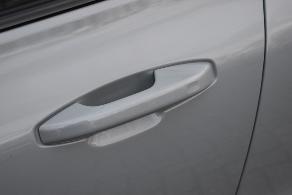 Volvo V60 T6 350PK Plug-in hybrid AWD Plus Dark Trekhaak | H&K | Contour stoelen | 360 Camera | 19"LMV