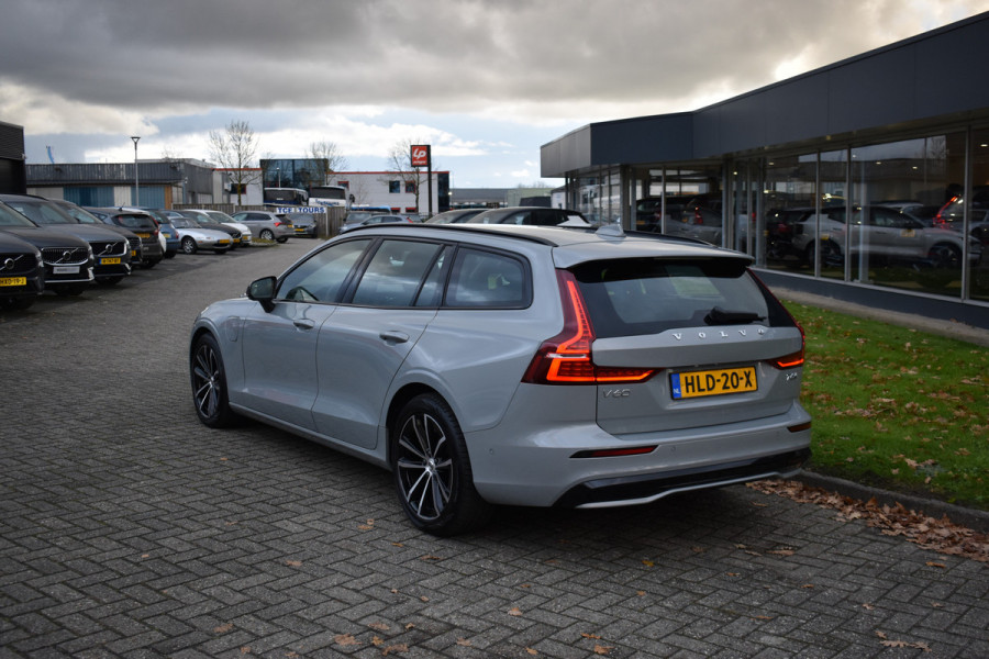 Volvo V60 T6 350PK Plug-in hybrid AWD Plus Dark Trekhaak | H&K | Contour stoelen | 360 Camera | 19"LMV