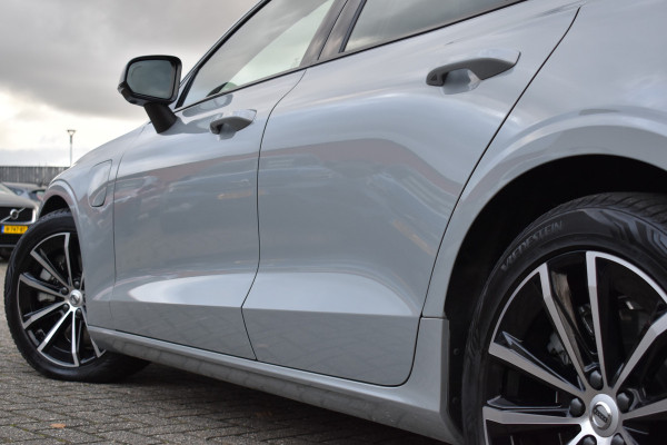 Volvo V60 T6 350PK Plug-in hybrid AWD Plus Dark Trekhaak | H&K | Contour stoelen | 360 Camera | 19"LMV