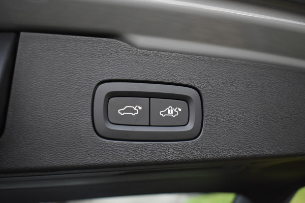 Volvo V60 T6 350PK Plug-in hybrid AWD Plus Dark Trekhaak | H&K | Contour stoelen | 360 Camera | 19"LMV