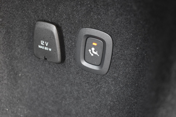 Volvo V60 T6 350PK Plug-in hybrid AWD Plus Dark Trekhaak | H&K | Contour stoelen | 360 Camera | 19"LMV