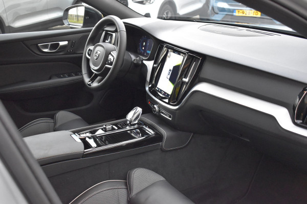 Volvo V60 T6 350PK Plug-in hybrid AWD Plus Dark Trekhaak | H&K | Contour stoelen | 360 Camera | 19"LMV
