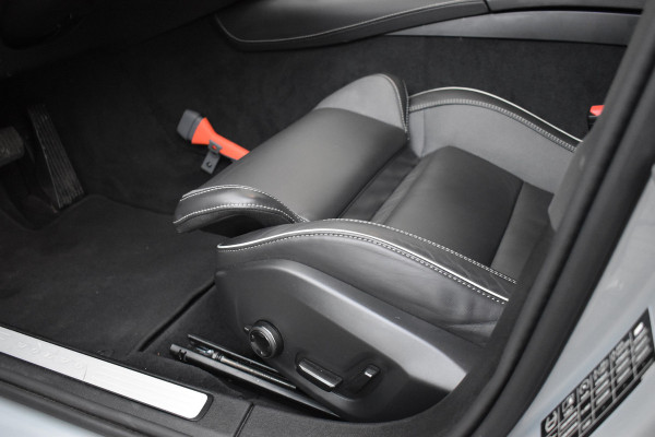 Volvo V60 T6 350PK Plug-in hybrid AWD Plus Dark Trekhaak | H&K | Contour stoelen | 360 Camera | 19"LMV