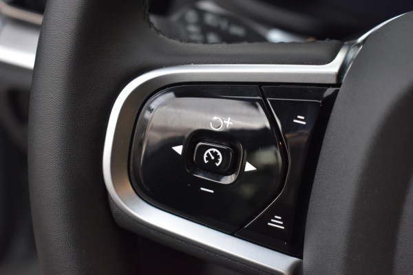 Volvo V60 T6 350PK Plug-in hybrid AWD Plus Dark Trekhaak | H&K | Contour stoelen | 360 Camera | 19"LMV