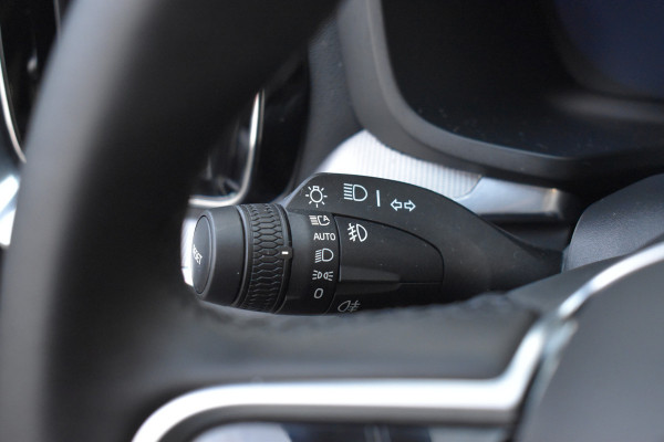 Volvo V60 T6 350PK Plug-in hybrid AWD Plus Dark Trekhaak | H&K | Contour stoelen | 360 Camera | 19"LMV