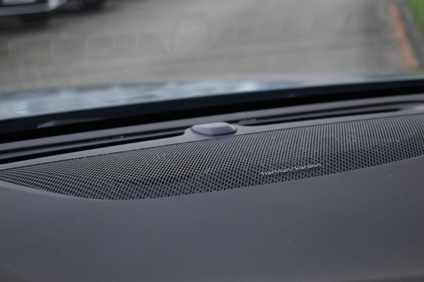 Volvo V60 T6 350PK Plug-in hybrid AWD Plus Dark Trekhaak | H&K | Contour stoelen | 360 Camera | 19"LMV