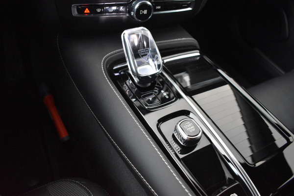 Volvo V60 T6 350PK Plug-in hybrid AWD Plus Dark Trekhaak | H&K | Contour stoelen | 360 Camera | 19"LMV