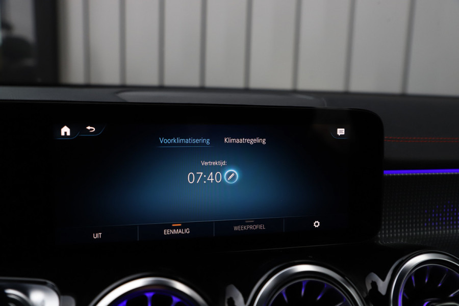 Mercedes-Benz EQB 250 AMG 67 kWh | 190PK | Led | Sfeerverlichting | Widescreen | Stoelverwarming | Camera | Standkachel | Apple-carplay | 2023.