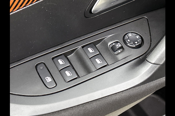 Peugeot 2008 1.5 HDi Blue Active / Trekhaak / Airco-ecc./ Camera / Navigatie / Radio multimedia / Apk nieuw