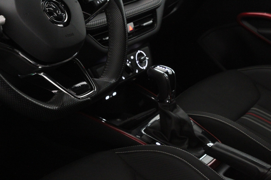 Škoda Fabia Škoda 1.0 TSI Monte Carlo > Zwart dak/Stoelverwarming/DSG/Apple Carplay/Android Auto