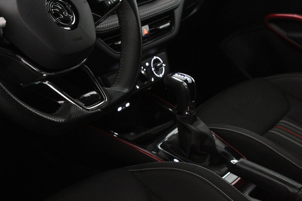 Škoda Fabia Škoda 1.0 TSI Monte Carlo > Zwart dak/Stoelverwarming/DSG/Apple Carplay/Android Auto