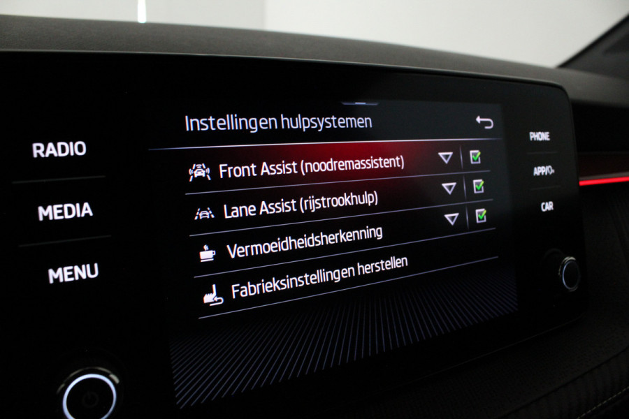 Škoda Fabia Škoda 1.0 TSI Monte Carlo > Zwart dak/Stoelverwarming/DSG/Apple Carplay/Android Auto