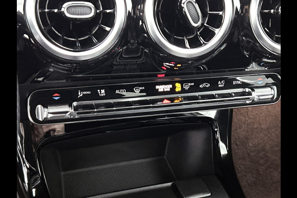 Mercedes-Benz A-Klasse 160 Business Solution AMG 5 Spaaks lichtmetalen velgen AMG | MUBX wide screen | Navigatie | Parking support met camera achter | Inclusief 24 maanden MB Certified garantie voor Europa.
