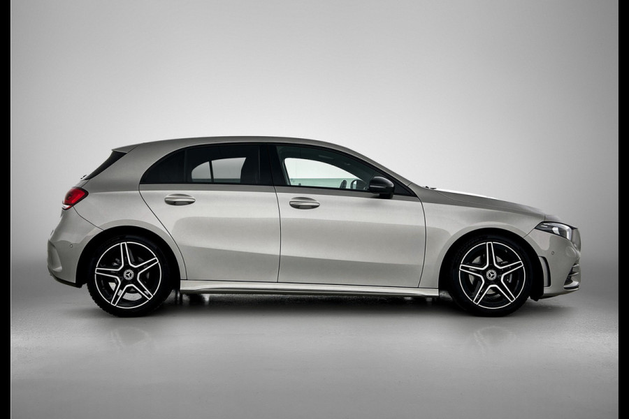 Mercedes-Benz A-Klasse 160 Business Solution AMG 5 Spaaks lichtmetalen velgen AMG | MUBX wide screen | Navigatie | Parking support met camera achter | Inclusief 24 maanden MB Certified garantie voor Europa.