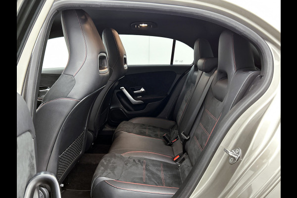 Mercedes-Benz A-Klasse 160 Business Solution AMG 5 Spaaks lichtmetalen velgen AMG | MUBX wide screen | Navigatie | Parking support met camera achter | Inclusief 24 maanden MB Certified garantie voor Europa.