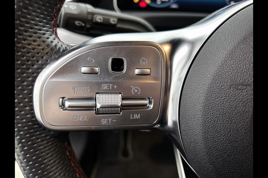 Mercedes-Benz A-Klasse 160 Business Solution AMG 5 Spaaks lichtmetalen velgen AMG | MUBX wide screen | Navigatie | Parking support met camera achter | Inclusief 24 maanden MB Certified garantie voor Europa.