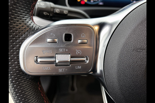 Mercedes-Benz A-Klasse 160 Business Solution AMG 5 Spaaks lichtmetalen velgen AMG | MUBX wide screen | Navigatie | Parking support met camera achter | Inclusief 24 maanden MB Certified garantie voor Europa.