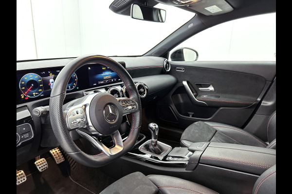 Mercedes-Benz A-Klasse 160 Business Solution AMG 5 Spaaks lichtmetalen velgen AMG | MUBX wide screen | Navigatie | Parking support met camera achter | Inclusief 24 maanden MB Certified garantie voor Europa.