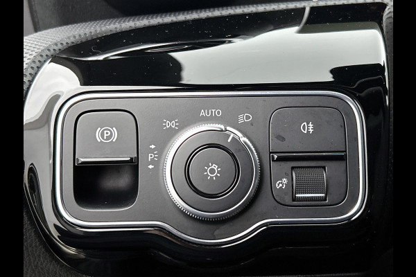 Mercedes-Benz A-Klasse 160 Business Solution AMG 5 Spaaks lichtmetalen velgen AMG | MUBX wide screen | Navigatie | Parking support met camera achter | Inclusief 24 maanden MB Certified garantie voor Europa.