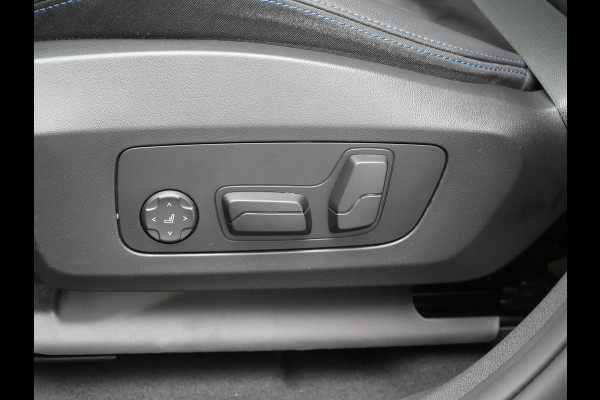 BMW X1 xDrive30e M Sport Plug In Hybrid 326pk Dealer O.H. PHEV | Panodak | Head Up | 360 Camera | Adaptive Cruise | Alcantara Sportstoelen Massage & Memory | Harman & Kardon | Stoelen & Stuur Verwarmd | Apple Carplay | 20"L.M | Blis | Keyless | Sfee