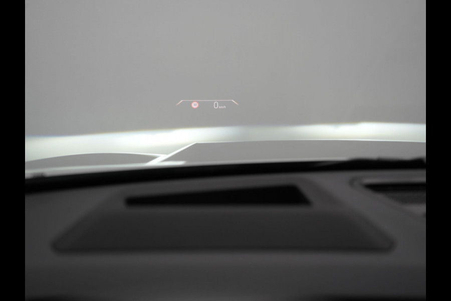 BMW X1 xDrive30e M Sport Plug In Hybrid 326pk Dealer O.H. PHEV | Panodak | Head Up | 360 Camera | Adaptive Cruise | Alcantara Sportstoelen Massage & Memory | Harman & Kardon | Stoelen & Stuur Verwarmd | Apple Carplay | 20"L.M | Blis | Keyless | Sfee