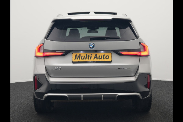 BMW X1 xDrive30e M Sport Plug In Hybrid 326pk Dealer O.H. PHEV | Panodak | Head Up | 360 Camera | Adaptive Cruise | Alcantara Sportstoelen Massage & Memory | Harman & Kardon | Stoelen & Stuur Verwarmd | Apple Carplay | 20"L.M | Blis | Keyless | Sfee