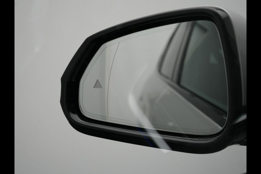 BMW X1 xDrive30e M Sport Plug In Hybrid 326pk Dealer O.H. PHEV | Panodak | Head Up | 360 Camera | Adaptive Cruise | Alcantara Sportstoelen Massage & Memory | Harman & Kardon | Stoelen & Stuur Verwarmd | Apple Carplay | 20"L.M | Blis | Keyless | Sfee