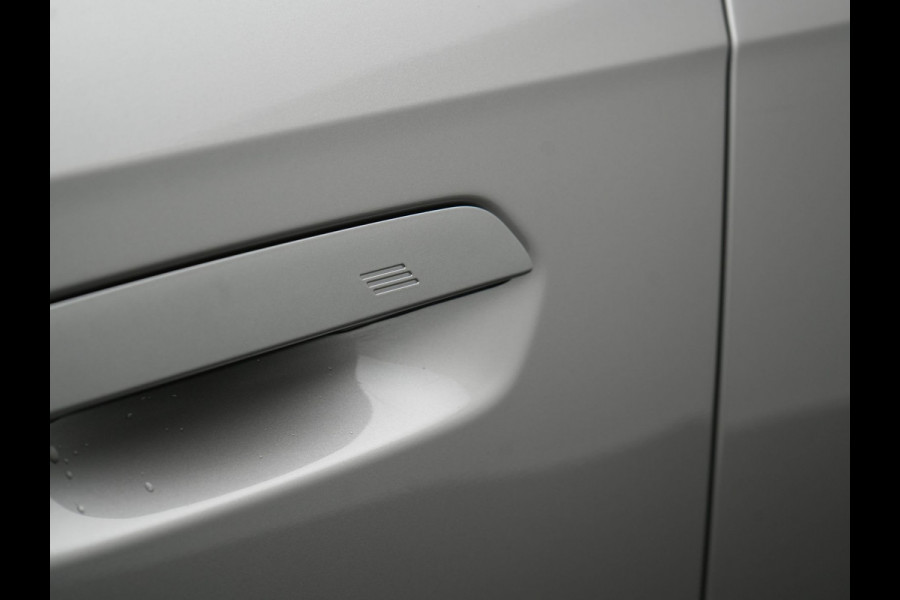 BMW X1 xDrive30e M Sport Plug In Hybrid 326pk Dealer O.H. PHEV | Panodak | Head Up | 360 Camera | Adaptive Cruise | Alcantara Sportstoelen Massage & Memory | Harman & Kardon | Stoelen & Stuur Verwarmd | Apple Carplay | 20"L.M | Blis | Keyless | Sfee