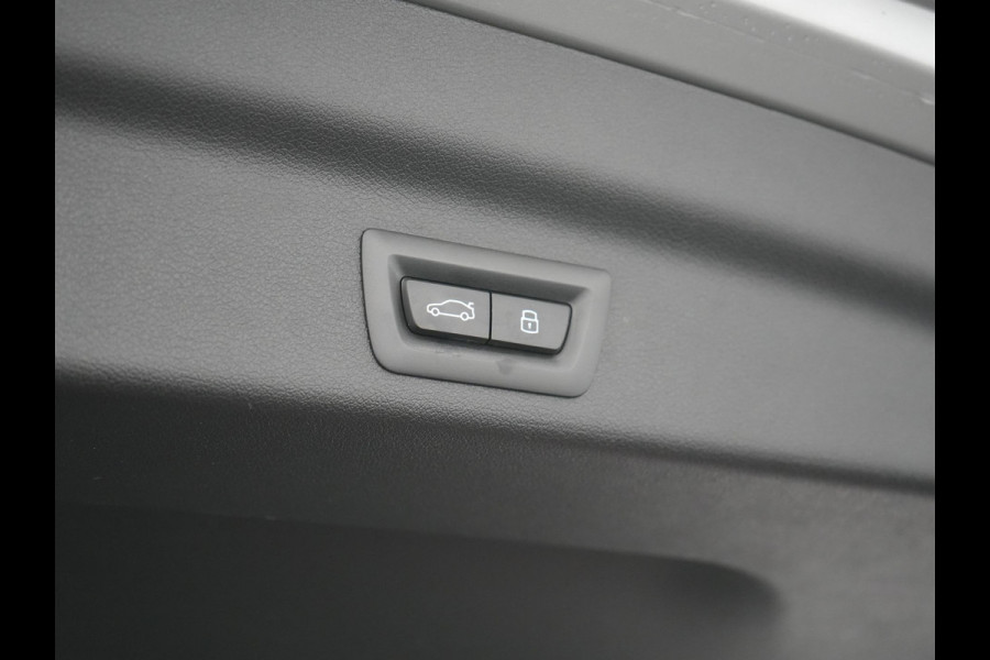 BMW X1 xDrive30e M Sport Plug In Hybrid 326pk Dealer O.H. PHEV | Panodak | Head Up | 360 Camera | Adaptive Cruise | Alcantara Sportstoelen Massage & Memory | Harman & Kardon | Stoelen & Stuur Verwarmd | Apple Carplay | 20"L.M | Blis | Keyless | Sfee