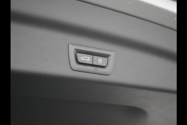 BMW X1 xDrive30e M Sport Plug In Hybrid 326pk Dealer O.H. PHEV | Panodak | Head Up | 360 Camera | Adaptive Cruise | Alcantara Sportstoelen Massage & Memory | Harman & Kardon | Stoelen & Stuur Verwarmd | Apple Carplay | 20"L.M | Blis | Keyless | Sfee