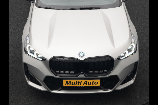 BMW X1 xDrive30e M Sport Plug In Hybrid 326pk Dealer O.H. PHEV | Panodak | Head Up | 360 Camera | Adaptive Cruise | Alcantara Sportstoelen Massage & Memory | Harman & Kardon | Stoelen & Stuur Verwarmd | Apple Carplay | 20"L.M | Blis | Keyless | Sfee