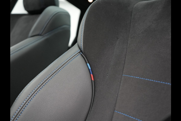 BMW X1 xDrive30e M Sport Plug In Hybrid 326pk Dealer O.H. PHEV | Panodak | Head Up | 360 Camera | Adaptive Cruise | Alcantara Sportstoelen Massage & Memory | Harman & Kardon | Stoelen & Stuur Verwarmd | Apple Carplay | 20"L.M | Blis | Keyless | Sfee