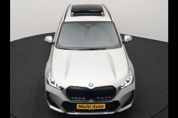 BMW X1 xDrive30e M Sport Plug In Hybrid 326pk Dealer O.H. PHEV | Panodak | Head Up | 360 Camera | Adaptive Cruise | Alcantara Sportstoelen Massage & Memory | Harman & Kardon | Stoelen & Stuur Verwarmd | Apple Carplay | 20"L.M | Blis | Keyless | Sfee